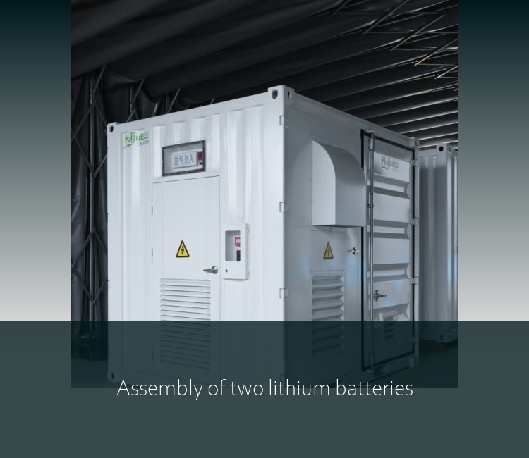 Assembly of two lithium batteries